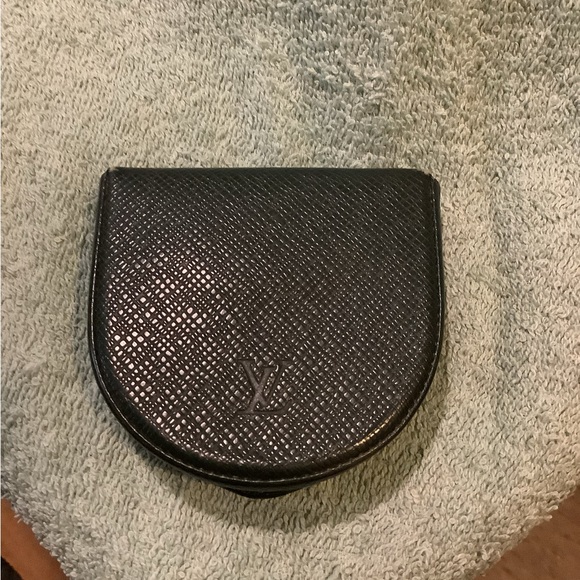 Authentic LV Coin Pouch - Dark Green Taiga Leather - Picture 6 of 7